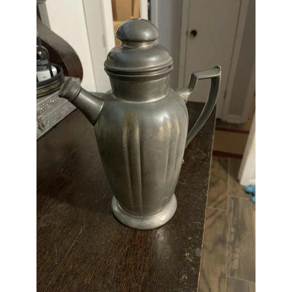 VINTAGE PILGRIM PEWTER PITCHER 3 PINT 2334 LIDDED SCREW SPOUT CAP APPRX: 10”T